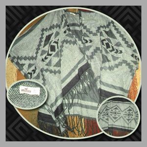 HOLLISTER SHRUG KNIT CARDIGAN FRINGE SHORT SLEEVE TOP AZTEC WOMENS SIZE XS/S